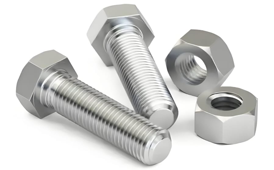 Can carbon steel bolts and stainless steel nuts be used together?
